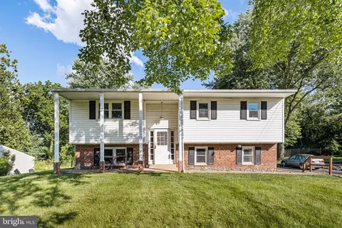 1239 W Evergreen Dr, Phoenixville, PA 19460