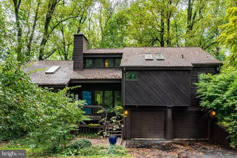 506 Saint Annes Ln, Exton, PA 19341