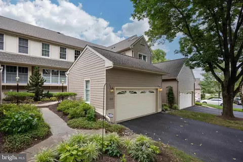 319 Lea Dr, West Chester, PA 19382