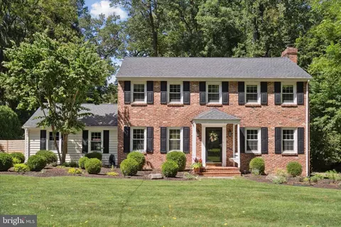 831 Hollow Rd, Wayne, PA 19087