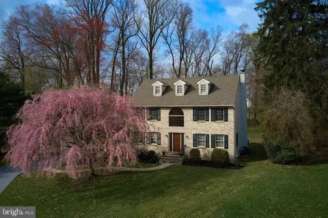 696 Stonegate Ct, West Chester, PA 19380