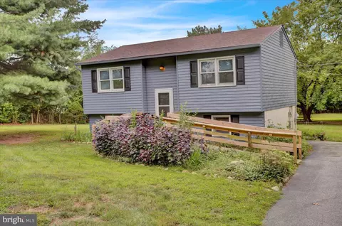 27 W Conestoga Rd, Elverson, PA 19520