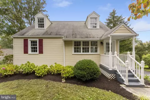 39 Fahnestock Rd, Malvern, PA 19355