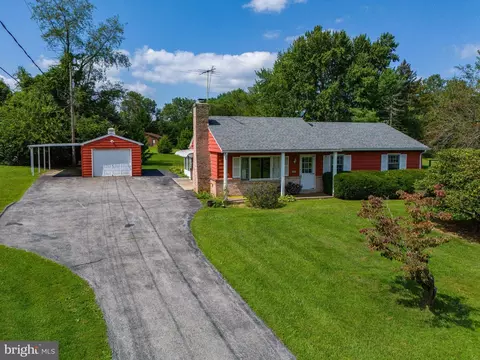 2427 Chestnut Tree Rd, Honey Brook, PA 19344