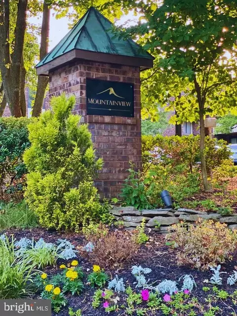 1004 Mountainview Dr, Chesterbrook, PA 19087