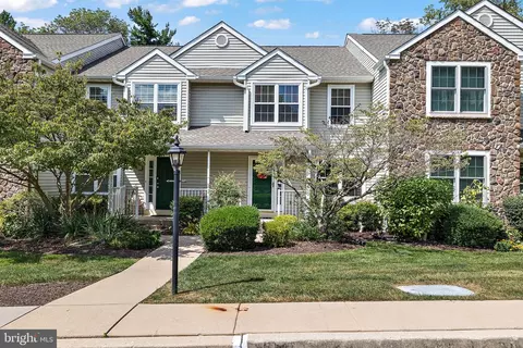 886 Amber Ln, West Chester, PA 19382