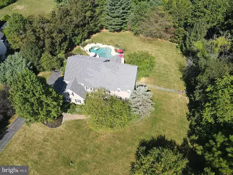 2 Ivy Ln, Chester Springs, PA 19425