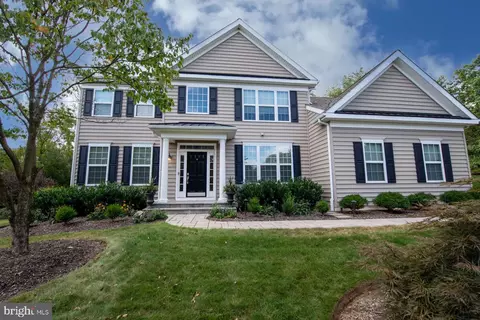 1315 Stonegate Dr, Downingtown, PA 19335