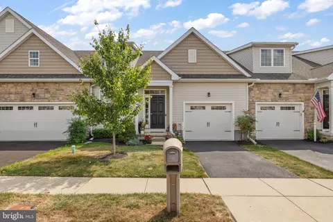 216 Rose View Dr, West Grove, PA 19390