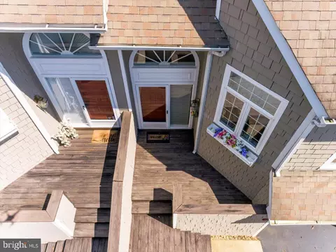 29 Newport Dr, Chesterbrook, PA 19087 photo 3