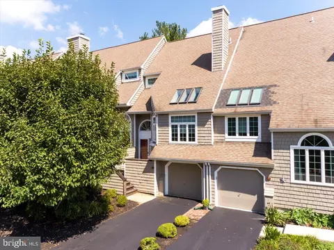 29 Newport Dr, Chesterbrook, PA 19087 photo 8