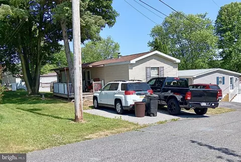 107 Martin Cir, Honey Brook, PA 19344