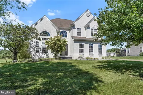 19 Allsmeer Dr, West Grove, PA 19390