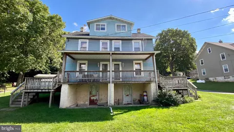 140 Chestnut Hill Dr, Parkesburg, PA 19365