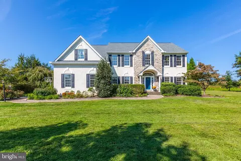 2 Honeysuckle Ln, Kennett Square, PA 19348