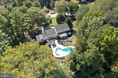 659 Clovelly Ln, Devon, PA 19333 photo 4