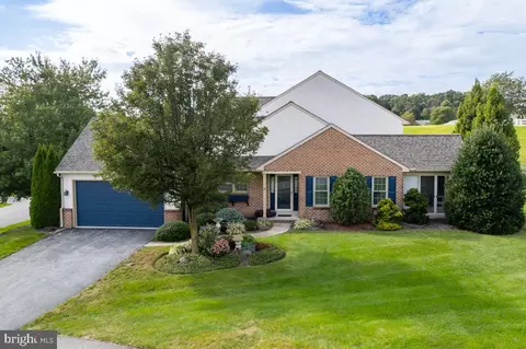 325 Steeplechase Dr, Elverson, PA 19520