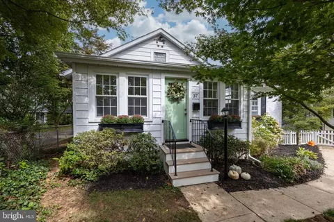 37 Lloyd Ave, Malvern, PA 19355