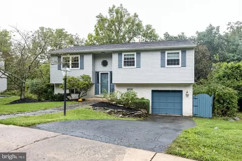 10 Glenview Ln, Downingtown, PA 19335