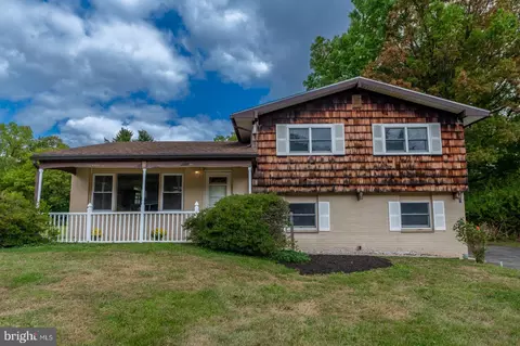 5 Roberts Rd, Malvern, PA 19355