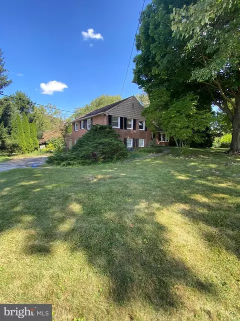 1339 Anthony Wayne Dr, Wayne, PA 19087 photo 2