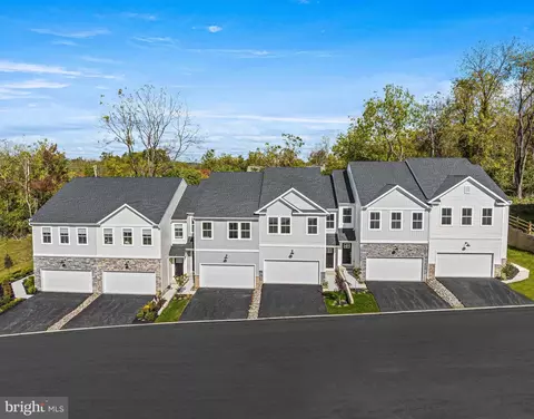 16 Four Leaf Dr, Downingtown, PA 19335