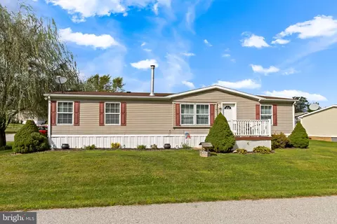 41 Archery Ct, Honey Brook, PA 19344