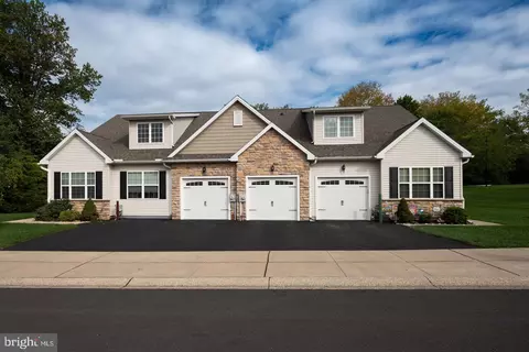148 Rose View Dr, West Grove, PA 19390