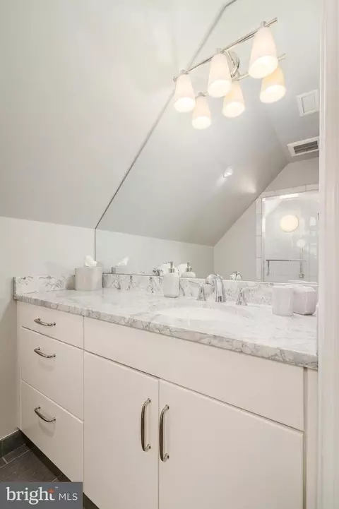 Bath - 314 Winfield Rd, Devon, PA 19333 photo 11 of 14