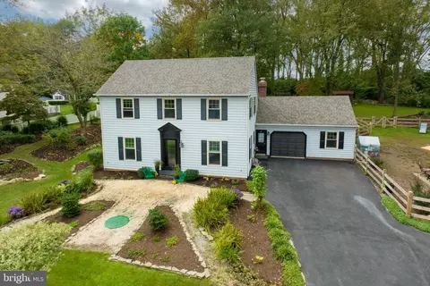 4 Apple Dr, Downingtown, PA 19335