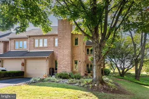 109 Amity Dr, Chesterbrook, PA 19087