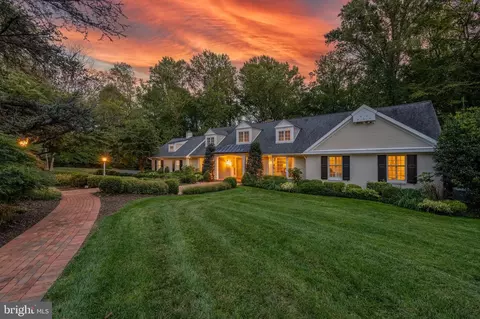7 Roselawn Ln, Malvern, PA 19355