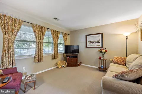 412 Devon Ct, Downingtown, PA 19335 photo 4