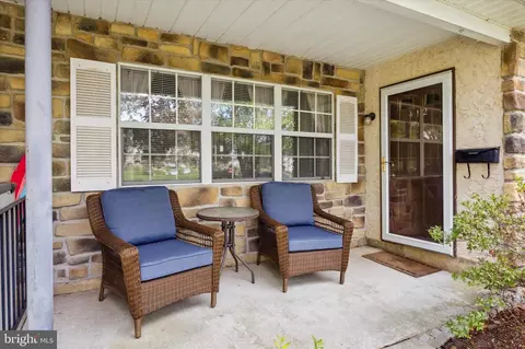 412 Devon Ct, Downingtown, PA 19335 photo 2