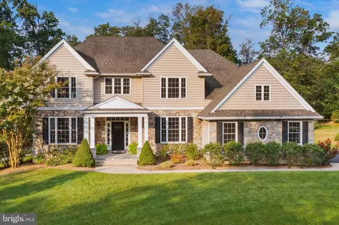 14 Wildwood Dr, Malvern, PA 19355
