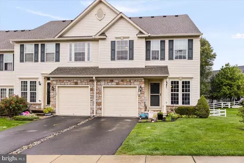 110 N Savanna Dr, Pottstown, PA 19465