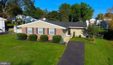 203 N Lake Dr, Downingtown, PA 19335