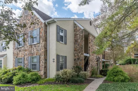 223 Valley Stream Ln, Chesterbrook, PA 19087