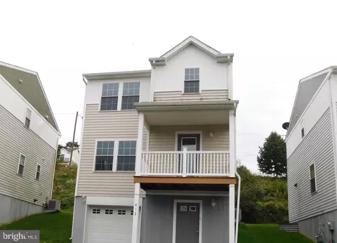 412 Community Ln, Coatesville, PA 19320