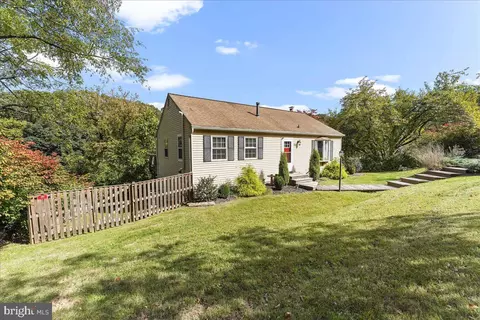 33 Daisey Ln, Malvern, PA 19355