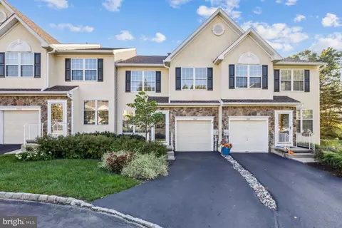 3204 Maplevale Cir, Newtown Square, PA 19073