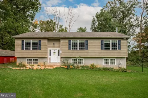 102 Farmington Ln, Coatesville, PA 19320