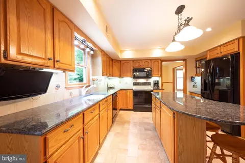 100 Devon Cir, Glenmoore, PA 19343 photo 8