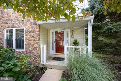 695 Shropshire Dr, West Chester, PA 19382