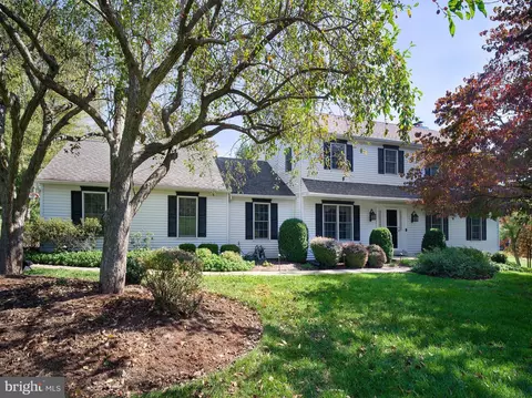 220 Musket Ln, Chesterbrook, PA 19087
