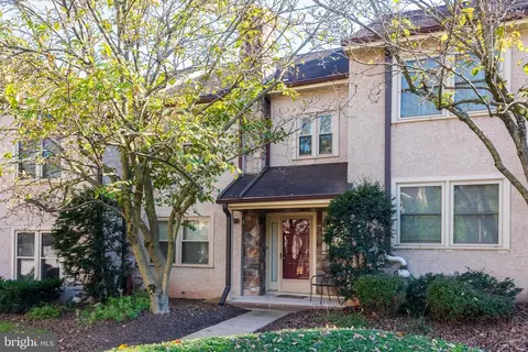 69 Soldiers Sq, Chesterbrook, PA 19087