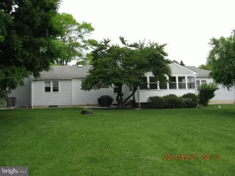 2324 Pineview Dr, Malvern, PA 19355 photo 2