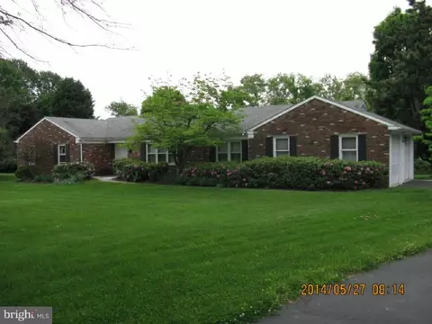 2324 Pineview Dr, Malvern, PA 19355