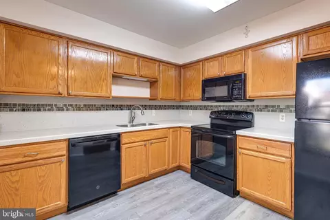129 Valley Stream Cir, Chesterbrook, PA 19087 photo 2
