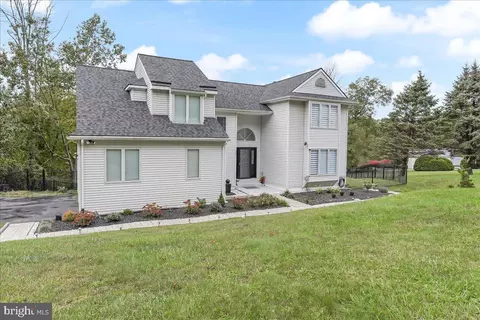 209 Pine Valley Dr, Coatesville, PA 19320